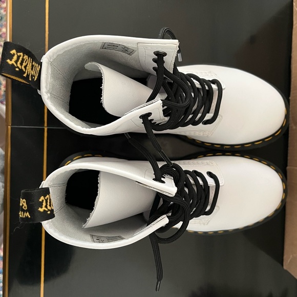 HP⚡️Dr. Martins 1460 White Leather Boot - Picture 9 of 11
